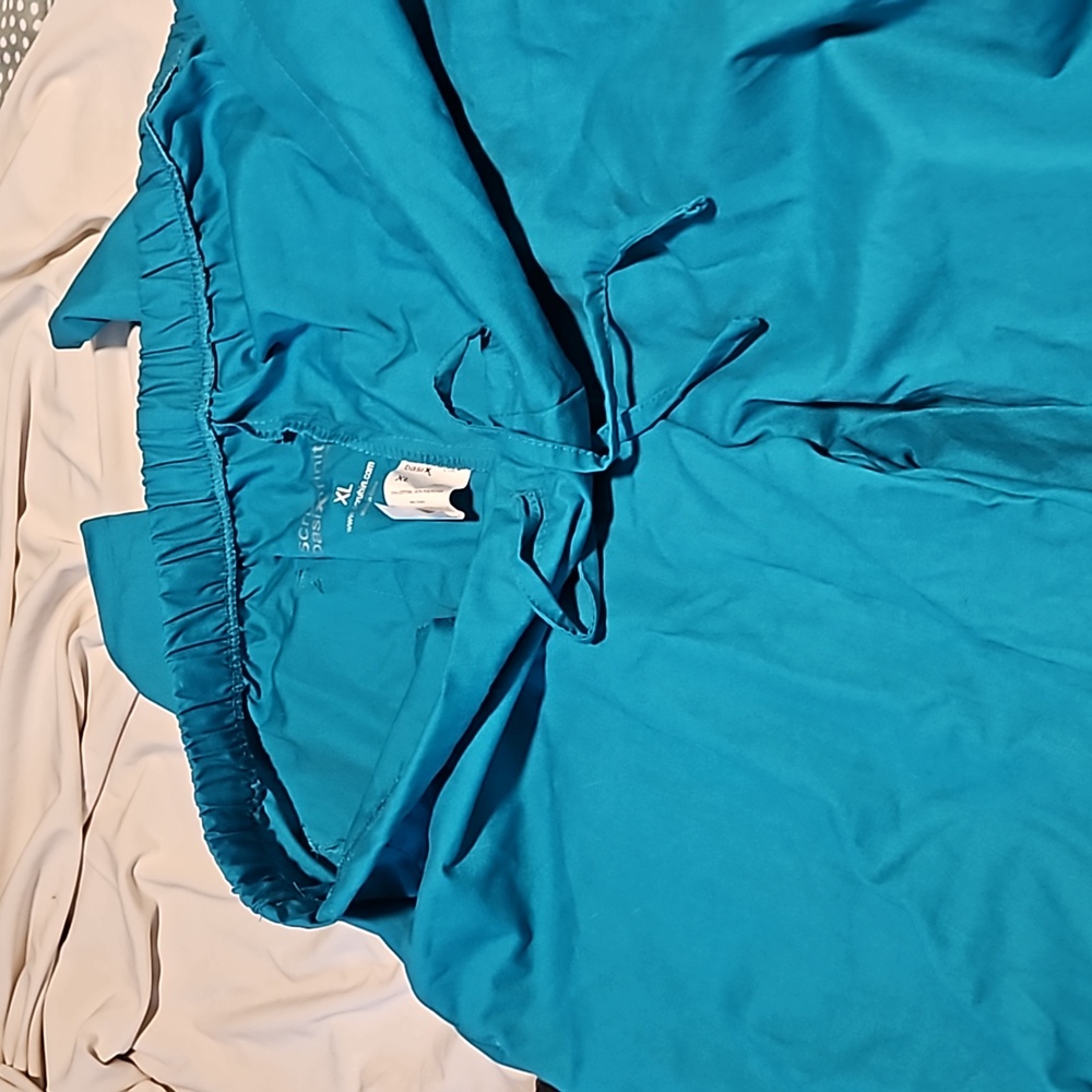 Scrubs 2 pair - Picture 3 of 6